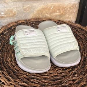 Nike Women's Asuna 2 Sandals in Light Green women’s sz 7